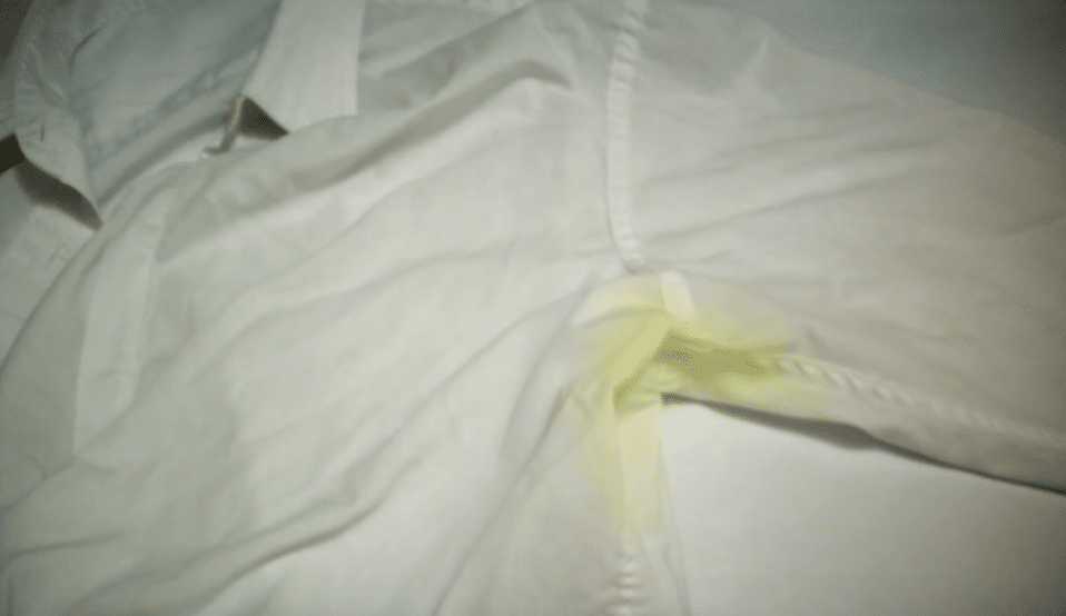 Comment enlever une tache jaune sur un vêtement ou linge blanc