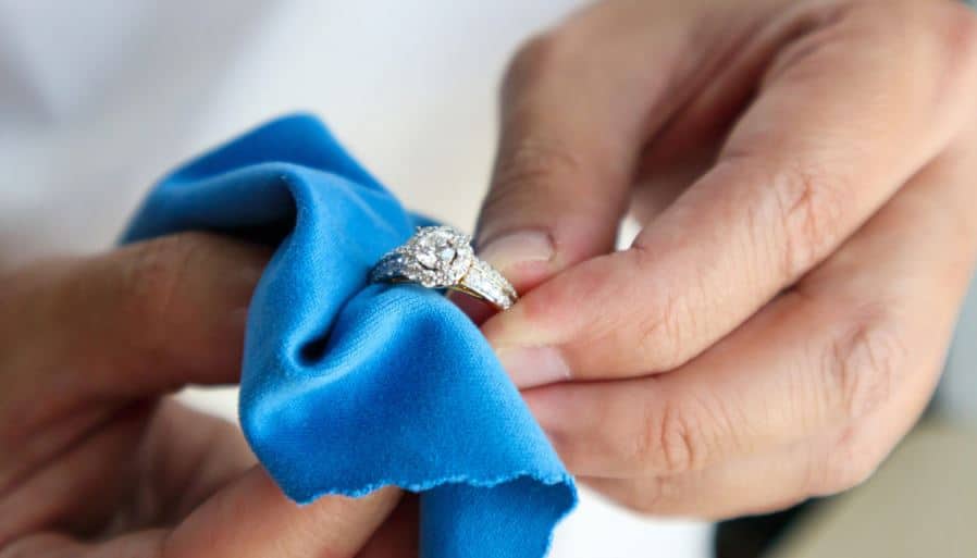 Nettoyer bijoux en argent